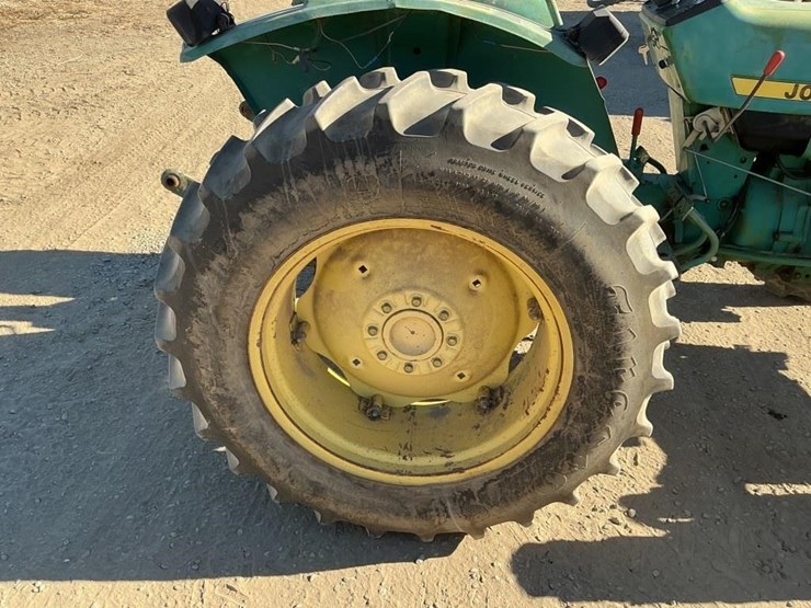 john-deere-1050-tractor,-mfwd-image-12