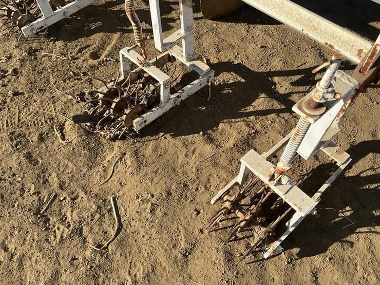 custom-3-pt-3-row-60"-bed-scratcher-image-11
