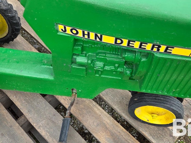 john-deere-pedal-tractor-image-15
