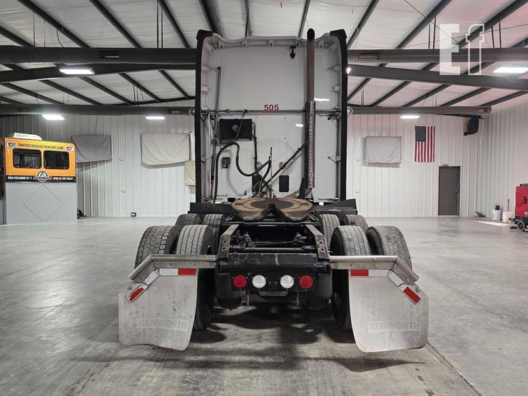 2020-kenworth-t680-image-8