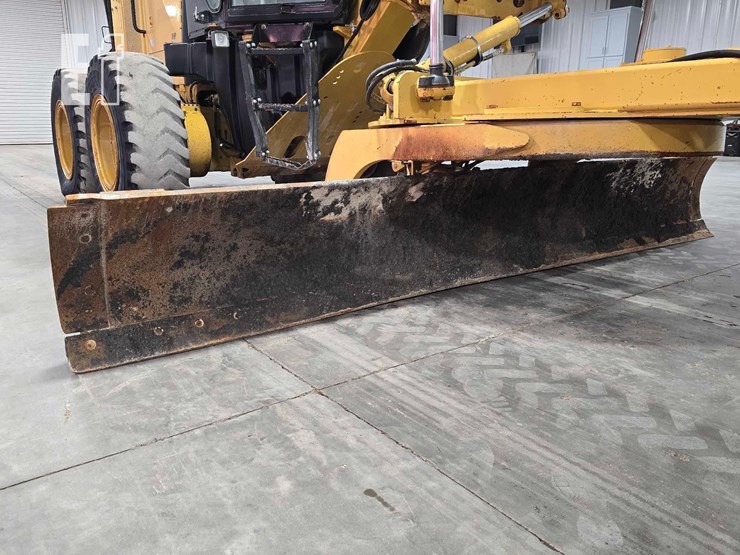 2009-caterpillar-120m-image-10