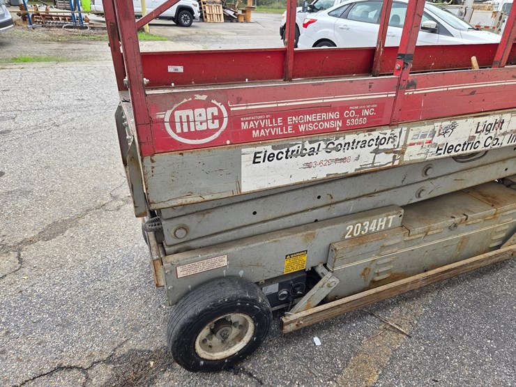 #12-•-mec-boom-scissor-lift-/-model:-2034ht-/-hours-not-known-image-8