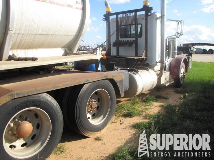 2006-peterbilt-379-t/a-day-cab-haul-truck-image-3