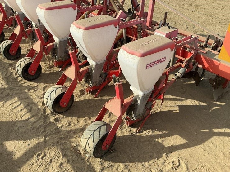 gaspardo-sp540-3-pt-6-row-30"-air-planter-image-13