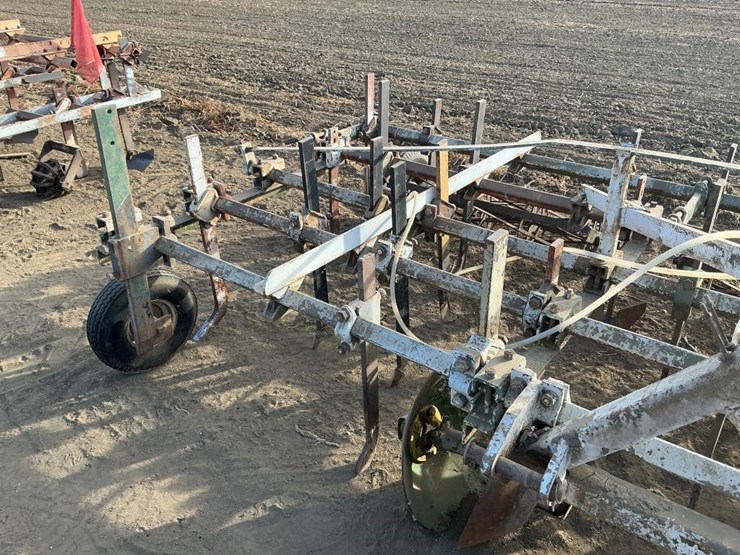 custom-3-pt-3-row-60"-cultivator-image-8