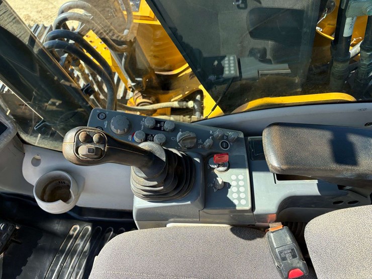2022-john-deere-200g-excavator-(2,224-hours)-image-13