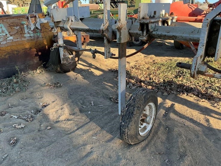 custom-25'-3-pt-fold-up-spray-bar-attachment-image-8