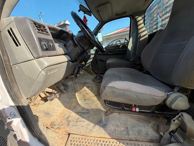 #4552-•-ford-f-650-flatbed-truck-image-21