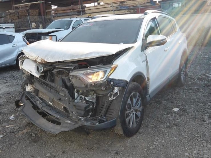 2018-toyota-rav4-xle-image-2