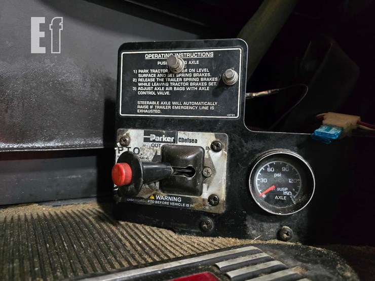 2016-kenworth-t800-image-19