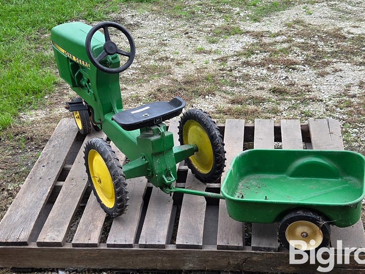 john-deere-pedal-tractor-image-8