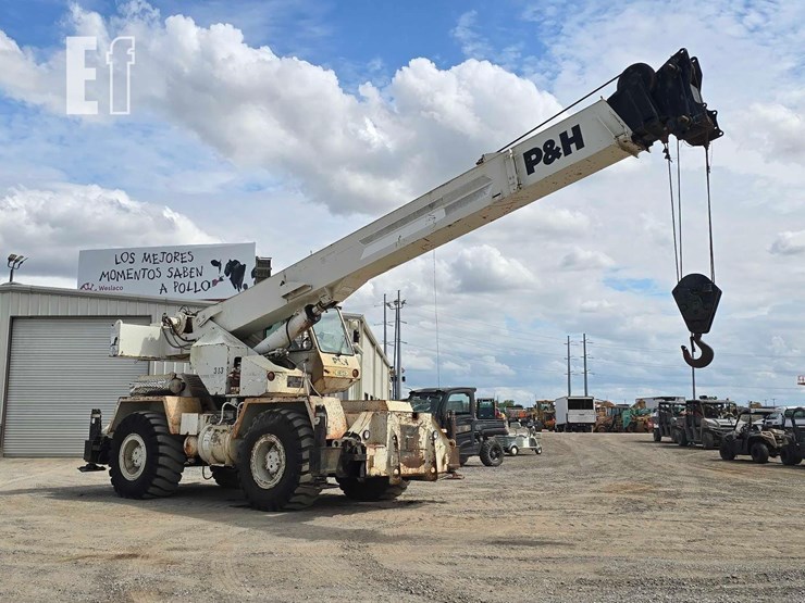 p&h-century-rough-terrain-crane-3720-image-2