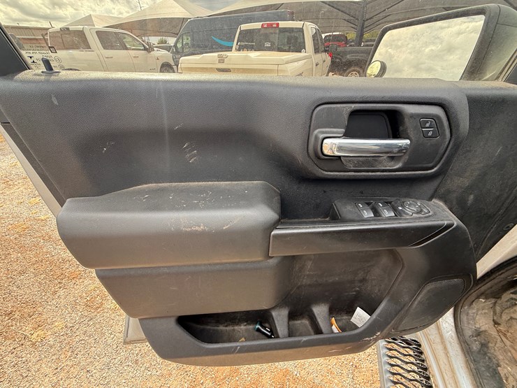 2021-chevrolet-silverado-2500hd-image-23