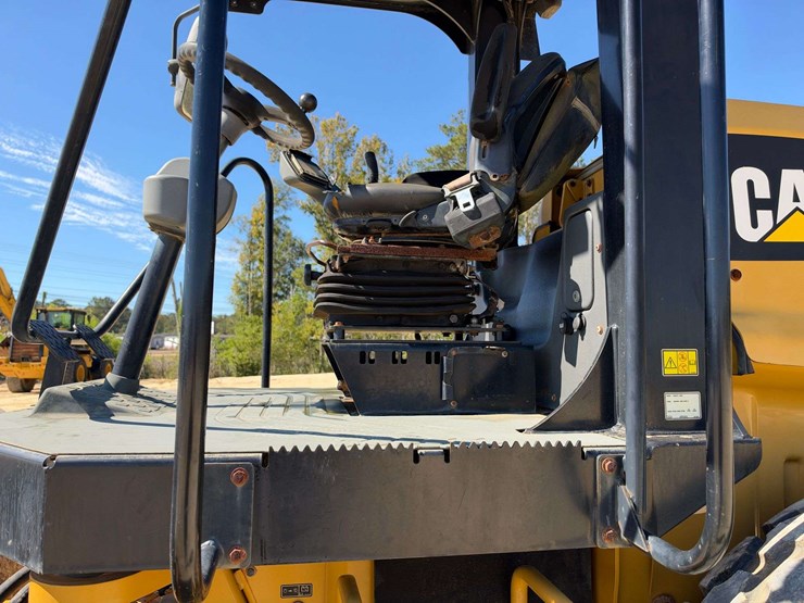 2016-caterpillar-cs54b-84”-vibratory-smooth-drum-compactor-(1,074-hours)-image-13