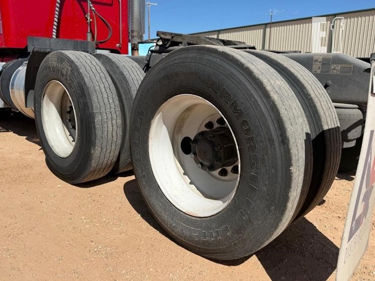2013-peterbilt-386-image-27