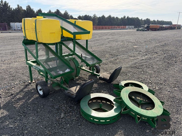 rain-flo-model-1200-2-row-vegetable-transplanter-image-5