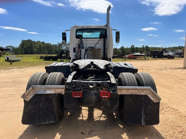 2016-international-prostar+-122-tandem-axle-day-cab-truck-tractor-–-cummins-isx15-diesel-(530,432-mi-image-6