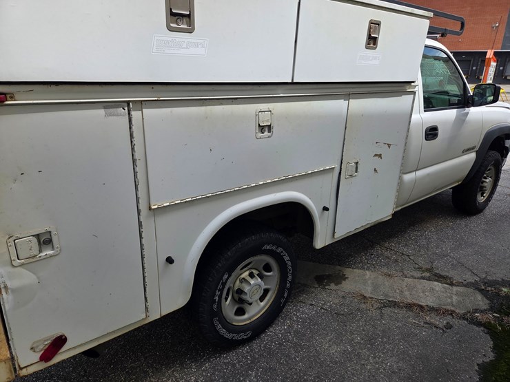 #8-•-2007-chevrolet-2500-service-truck-/-269,772-miles-image-18