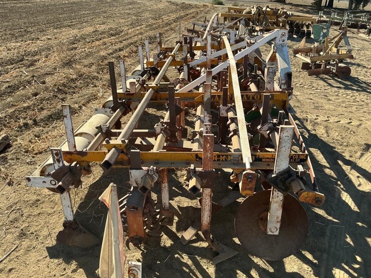 johnson-3-pt-3-row-60"-cultivator-image-4
