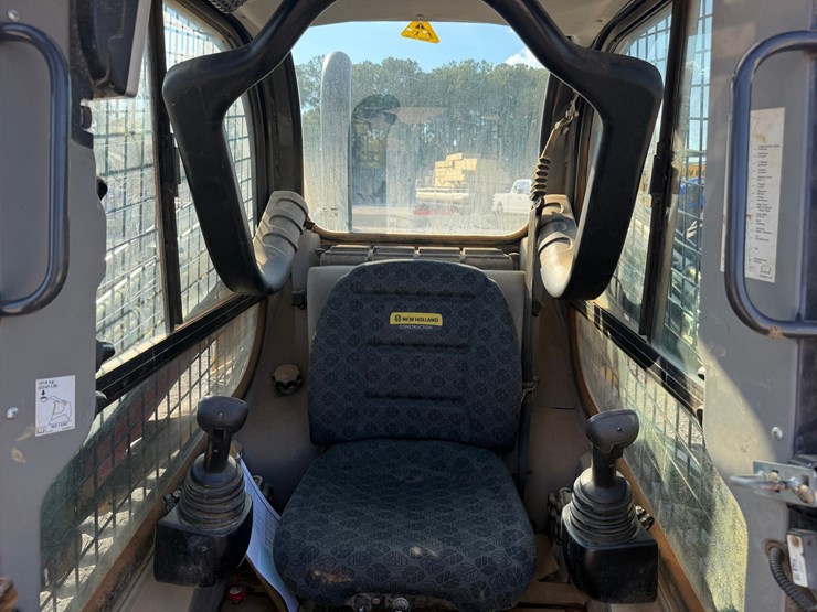#4093-•-2023-new-holland-c334-tracked-skid-steer-image-41