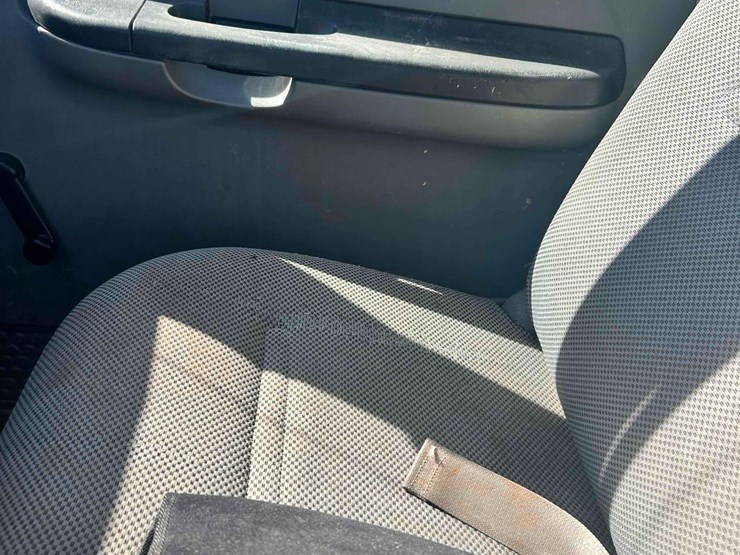 2005-ford-f250-xl-super-duty-s/a-regular-cab-sevice-truck-image-24