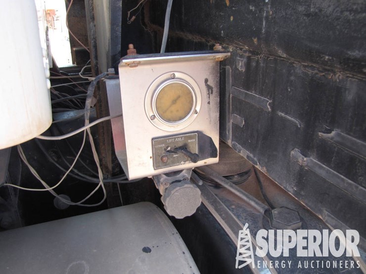 2013-kenworth-t800-t/a-bed-winch-truck-w/lift-axle-image-15