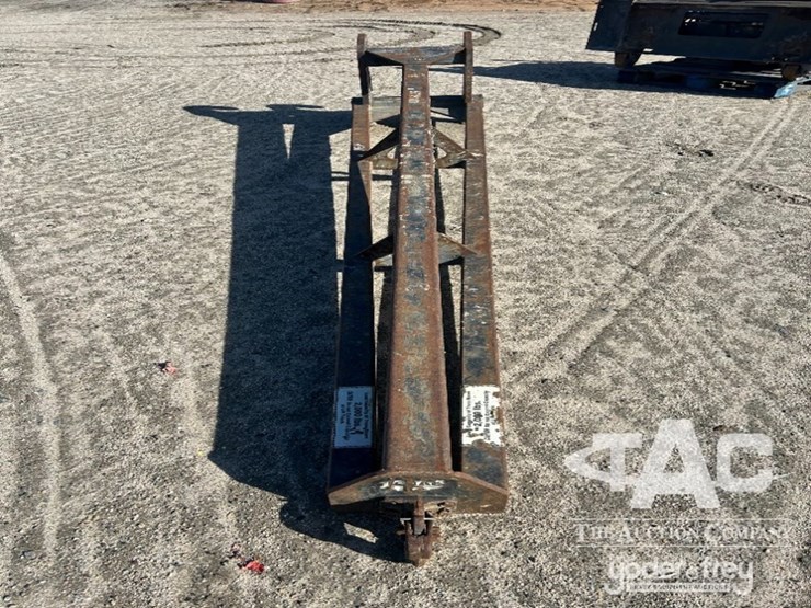 2010-2010-volvo-truss-boom.-image-1
