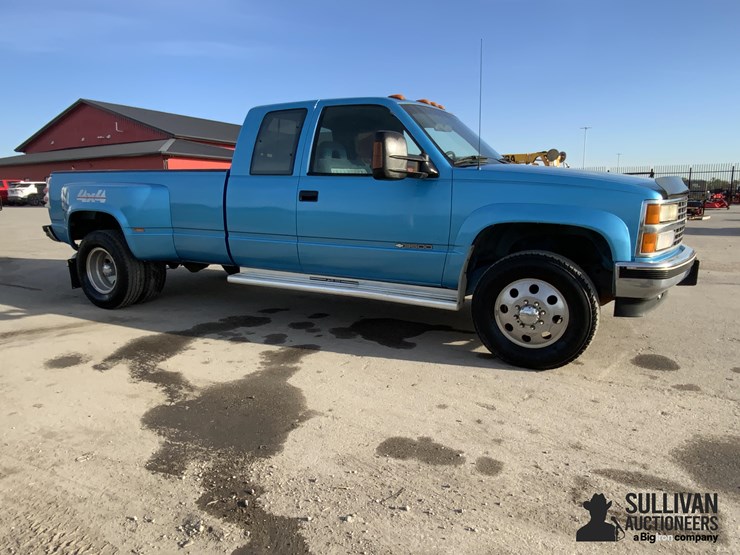 1993-chevrolet-gmt-400-k3500-4x4-extended-cab-dually-pickup-image-3