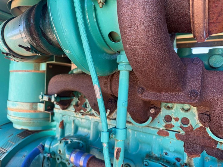 cummins-/-onan-250-kw-commercial-diesel-generator-(242-actual-hours)-image-10