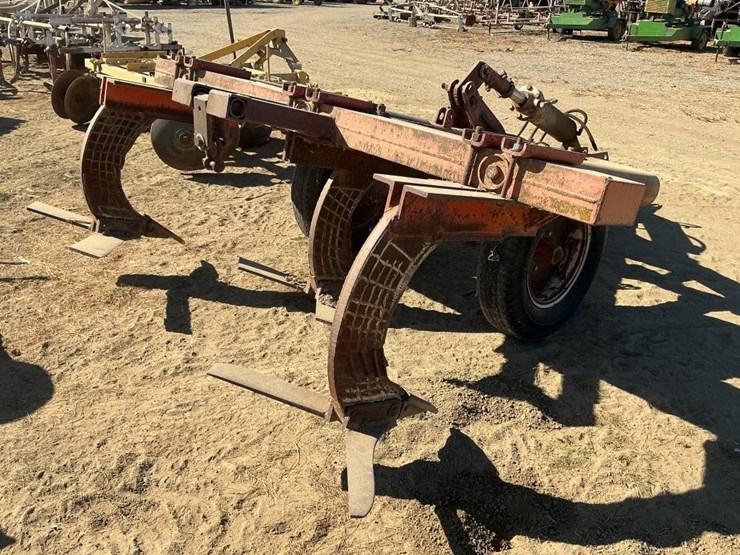 allis-chalmers-600-3-shank-hd-pull-ripper-image-4
