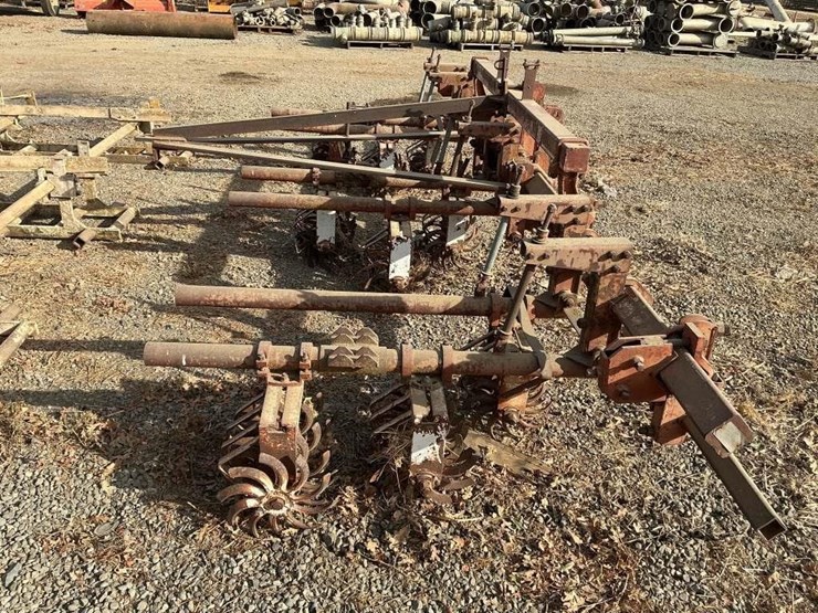 lilliston-3-pt-3-row-60"-rolling-cultivator-image-4