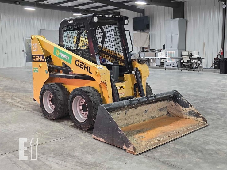 2021-gehl-r165-image-2