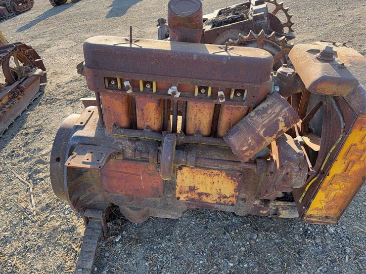 caterpillar-thirty-image-13