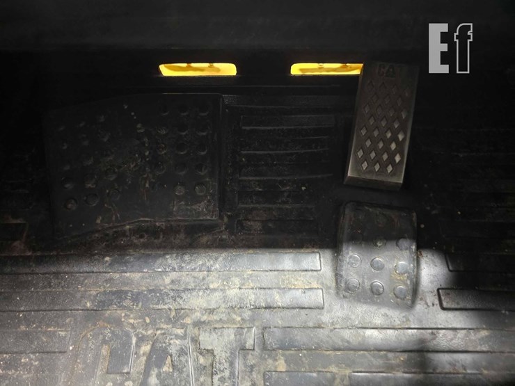 2005-caterpillar-236b-image-8