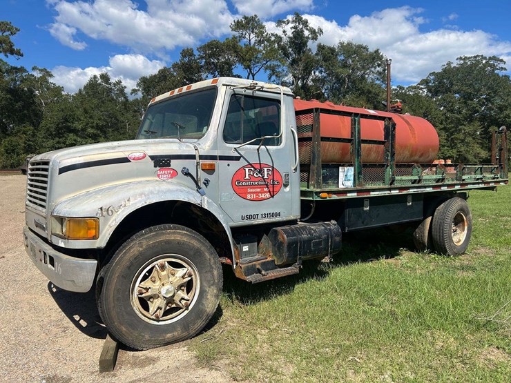1995-international-4900-flatbed-image-1