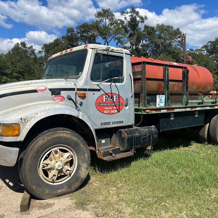 1995 International 4900 Flatbed
