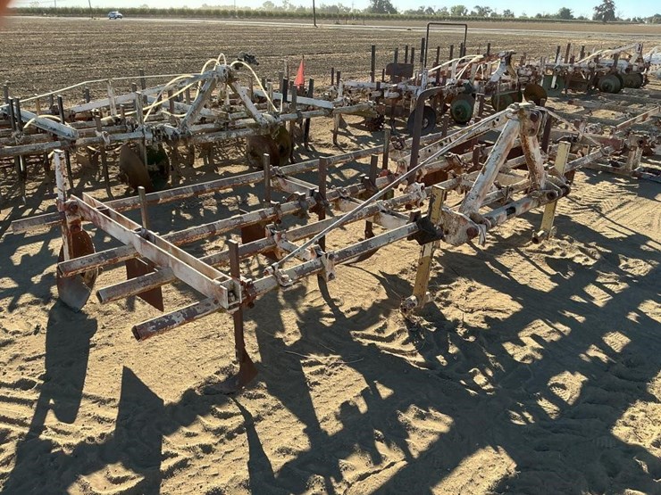 custom-3-pt-3-row-60"-cultivator-image-3