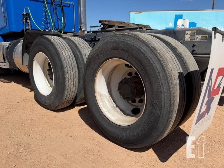 2013-peterbilt-386-image-25