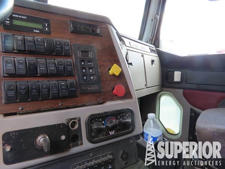 2015-western-star-4900-t/a-truck-tractor-w/sleeper-image-8