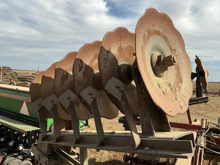 case-ih-770-23'-fold-up-wheel-disc-image-9