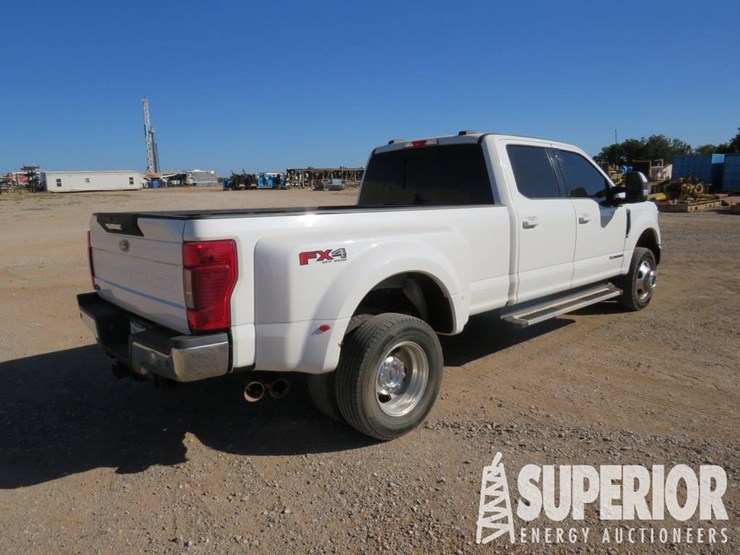 2022-ford-f-350-lariat-4-wd-crew-cab-dually-pickup-image-4