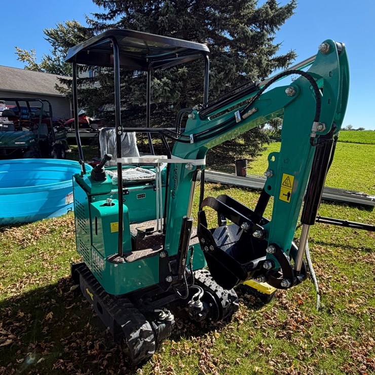 #8378 • CF Industrial H16R Mini Excavator