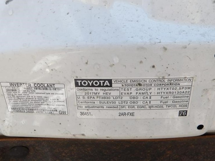 2017-toyota-rav4-xle-image-10