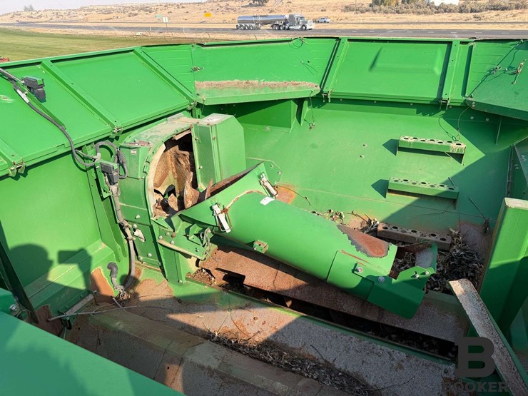 2012-john-deere-s670-combine-image-125