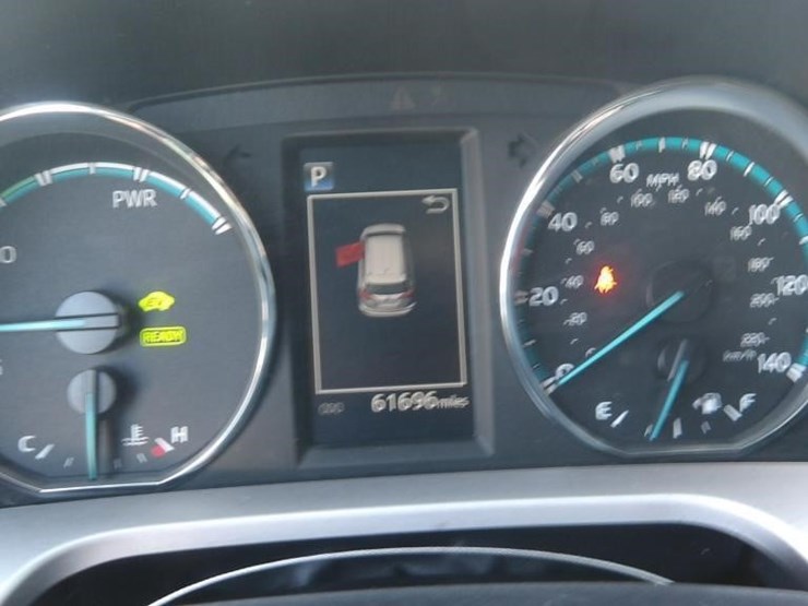 2016-toyota-rav4-xle-image-19