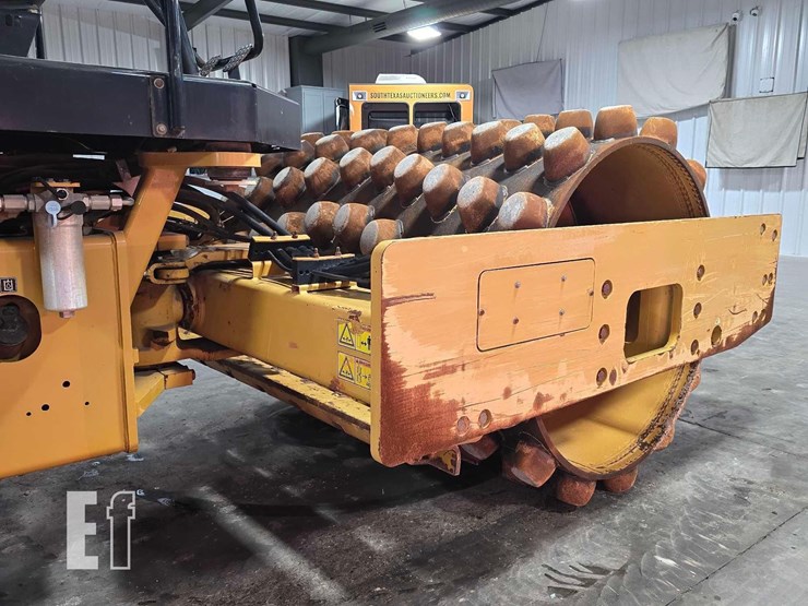 2012-caterpillar-cp54b-image-11