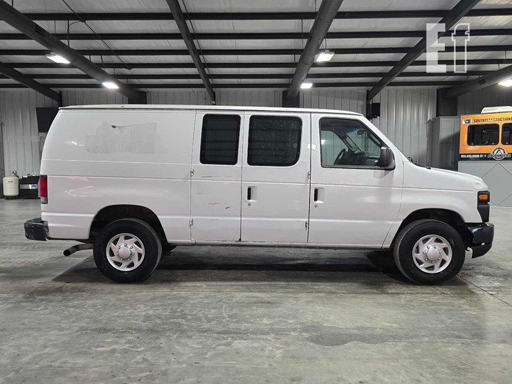 2013-ford-e250-image-6