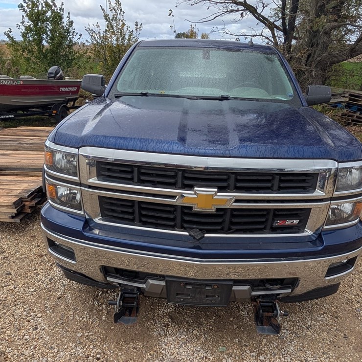 #8387 • 2014 Chevy Silverado Z71 (clean WI title)