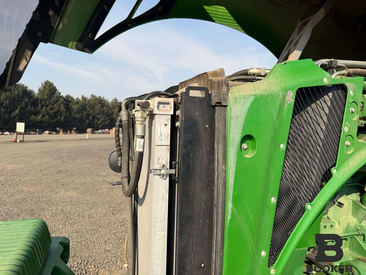 2011-john-deere-8335r-tractor-image-71