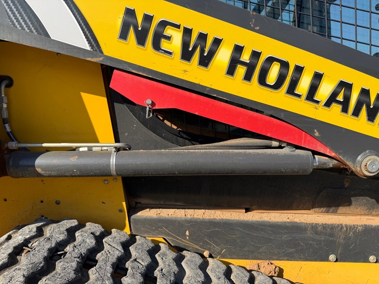 #4093-•-2023-new-holland-c334-tracked-skid-steer-image-28